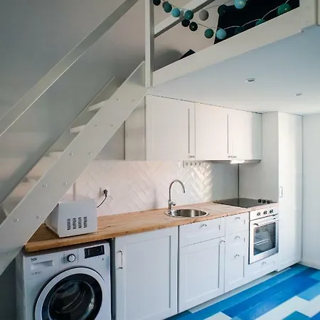 Pause With Free Parking Апартаменты