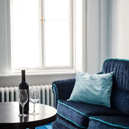 Pause With Free Parking Апартаменты