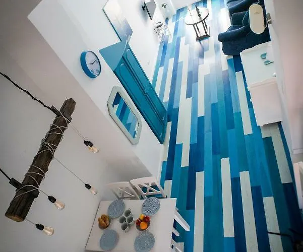 Pause With Free Parking Апартаменты *