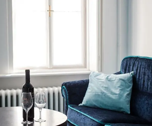 Pause With Free Parking Апартаменты