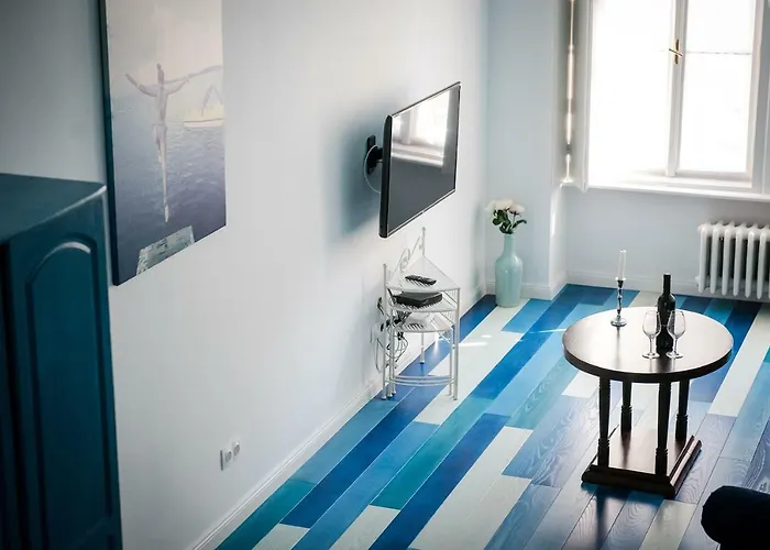 Pause With Free Parking Апартаменты *