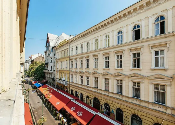 Апартаменты Pause With Free Parking *